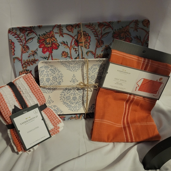 Threshold Other - NWT kitchen set